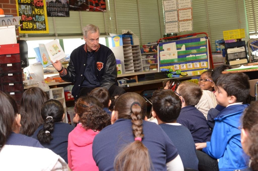 https://patch.com/img/cdn20/users/22536810/20170310/022203/styles/raw/public/article_images/george_h_mccaskey_chairman_of_chicago_bears_reads_to_the_children_of_mccall_elementary_school_on_read_across_america_day_organized_by_united_way_of_lake_county-1489173527-3831.jpg