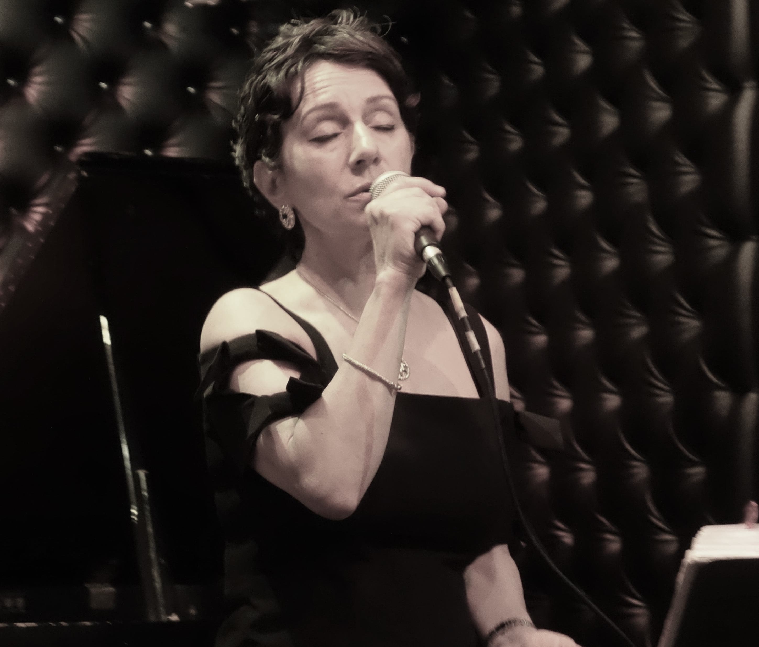 Anna Maria Villa sings at Italianissimo Ristorante! 🇮🇹
