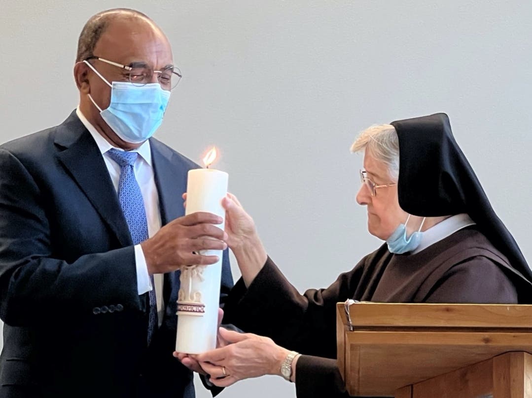 Franciscan Health Olympia Fields CEO Raymond Grady (left) is presented a candle signifying Christ’s healing ministry by Franciscan Alliance Chair Sister Jane Marie Klein, OSF, at his missioning ceremony.
