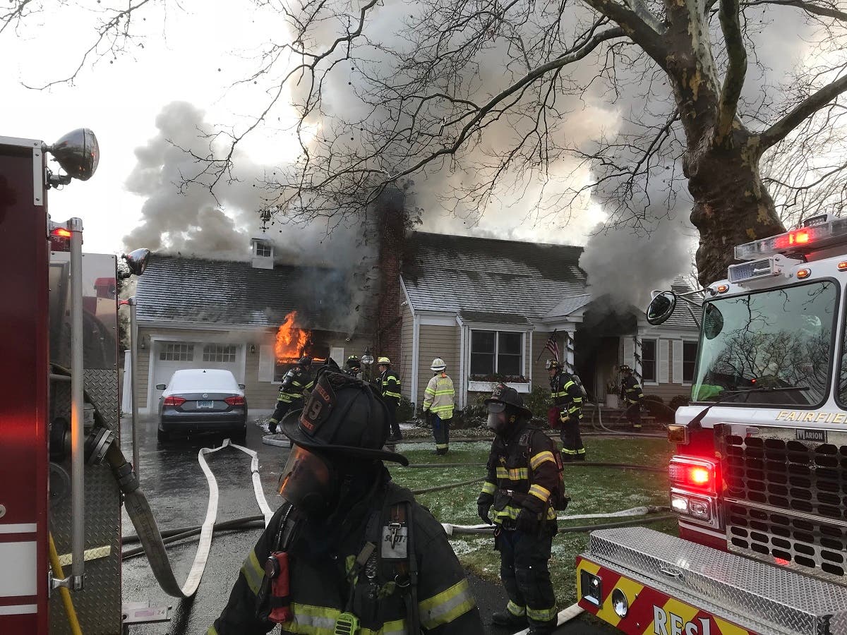 https://patch.com/img/cdn20/users/22791208/20181226/104556/styles/raw/public/processed_images/firefighters_advancing_hoselines-1545838938-7955.jpg