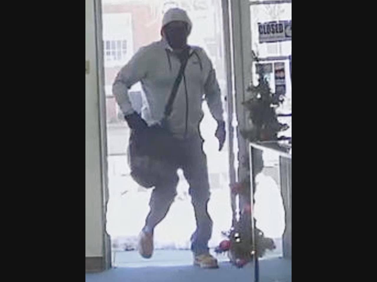 Gunman Sought In Jewelry Store Robbery: West Haven Police | West Haven ...