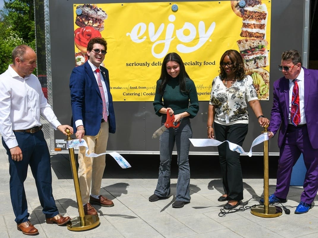 Pictured (from left to right): Luis Castro, State Rep. M.J. Shannon, Evelyn Castro (owner), Sheila Carmon (Director of the West Haven Health Department), and Simon McDonald (MRCC).