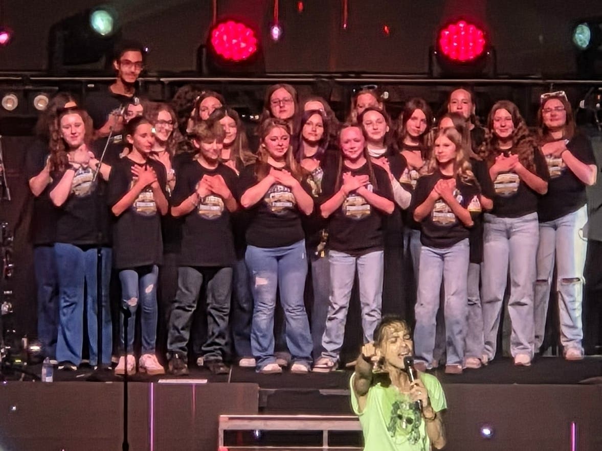 Manchester Chorus Gets Its Juke Box Hero Moment With Foreigner