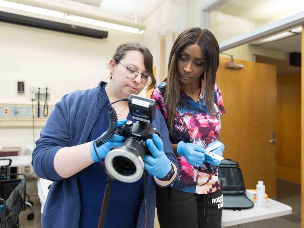 Rutgers School of Nursing students Juliana Edelman and Tiffany Tiffany review forensic photography.