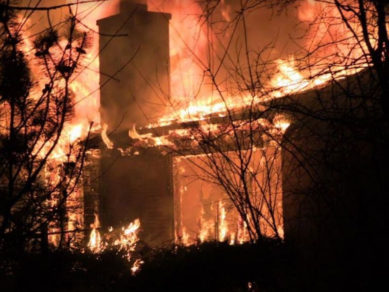 https://patch.com/img/cdn20/users/22835664/20170303/100725/styles/raw/public/article_images/palos-fire-2-1488553577-9663.jpg