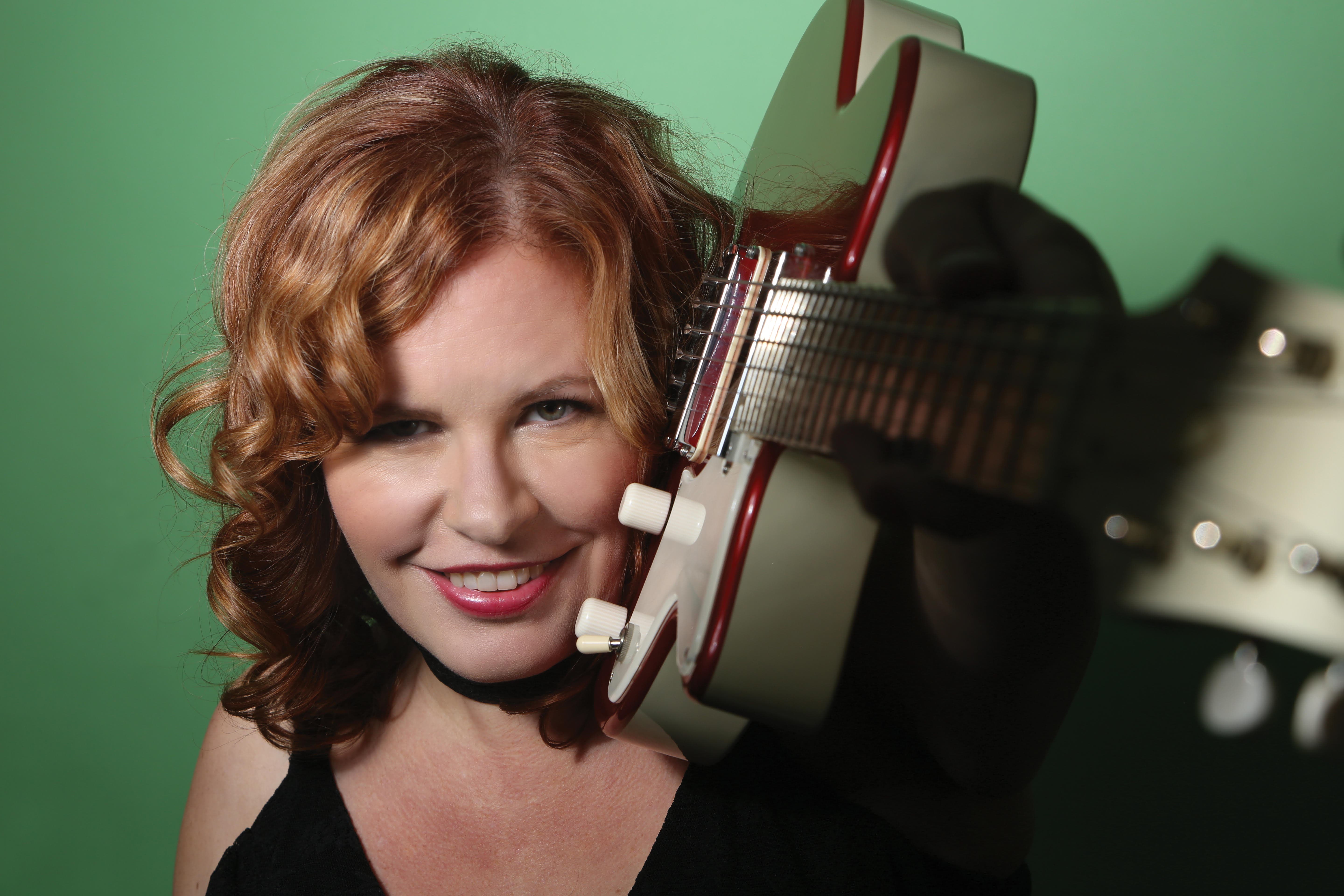 Groovin' in New Fairfield presents Suzie Vinnick with special guest John Fries
