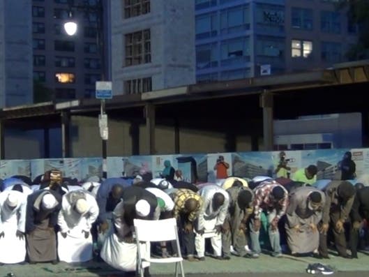 A “Love and Unity Iftar” in Newark drew dozens of community members in commemoration of the Ramadan holiday.