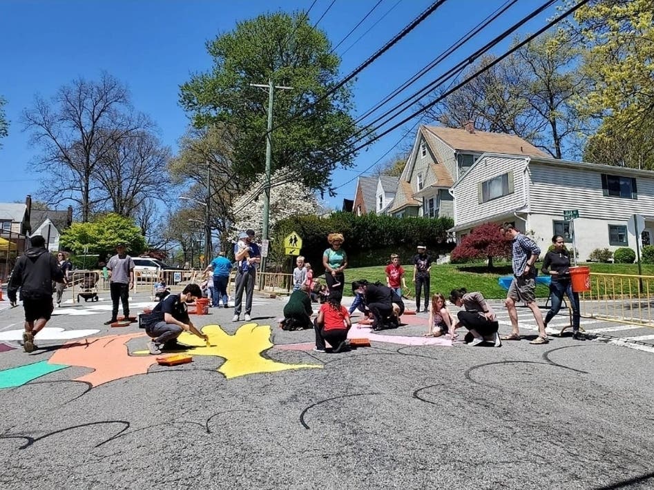 Last weekend, the Traffic Safety Youth Advisory Board from West Orange High School created a street mural near Hazel Avenue Elementary School at the intersection of Mitchell Street and Glen Road.