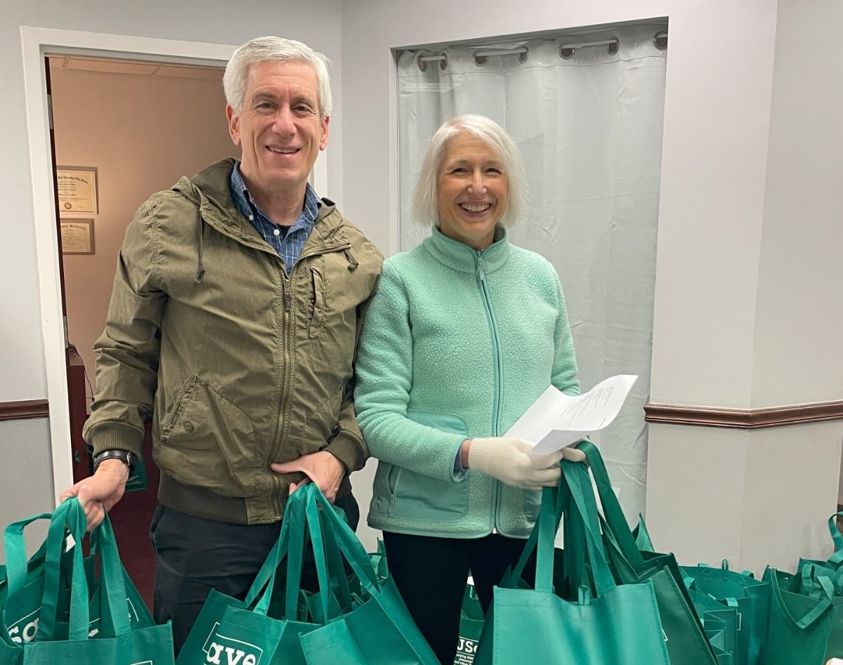 Volunteers with Jewish Family Service of MetroWest NJ recently delivered more than 300 meals to homebound elderly adults and Holocaust survivors.