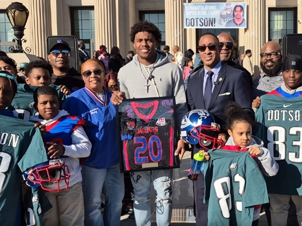 Philadelphia Eagles wide receiver Jahan Dotson recently received a prestigious “key to the city” from East Orange in honor of his team’s Super Bowl win against the Kansas City Chiefs.