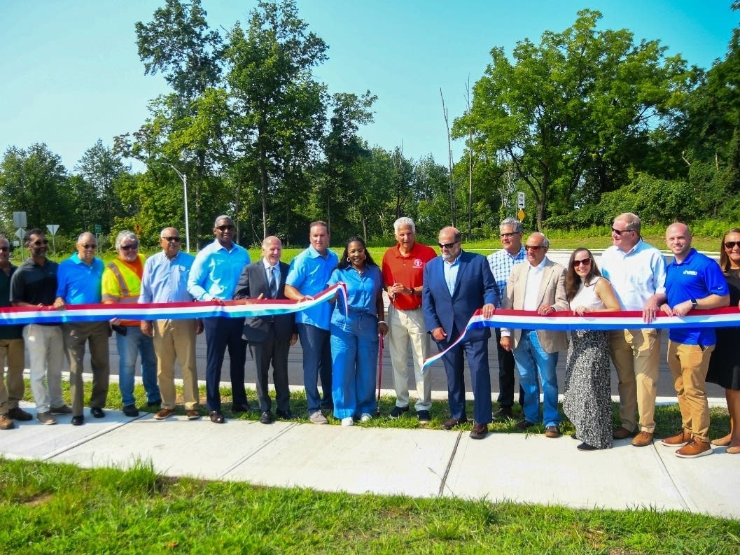 A traffic roundabout, or circle, was installed at the intersection of West Hobart Gap Road and Walnut Street in Livingston, NJ, local officials announced on Aug. 12, 2026.