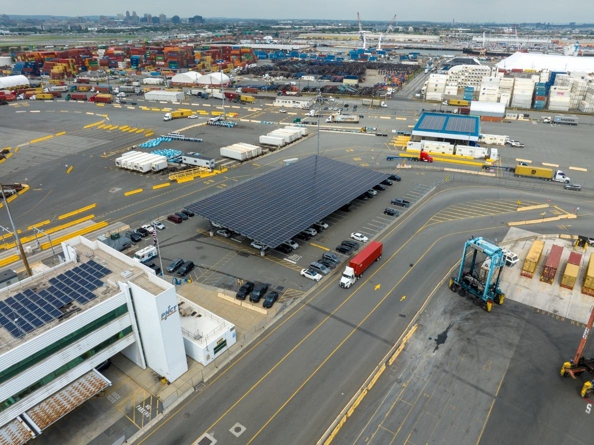 Above, a view of a previously installed 7.2-megawatt solar installation at the Port Newark Container Terminal (PNCT).