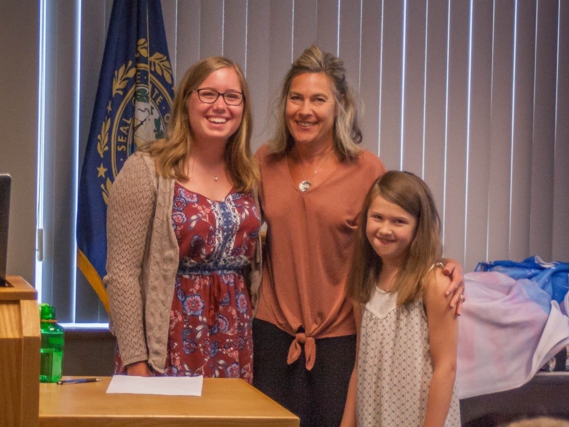 Johanna Van Fleet receives Whitttemore scholarship from Susan Whittemore Chrabolowski and Concord Crew 