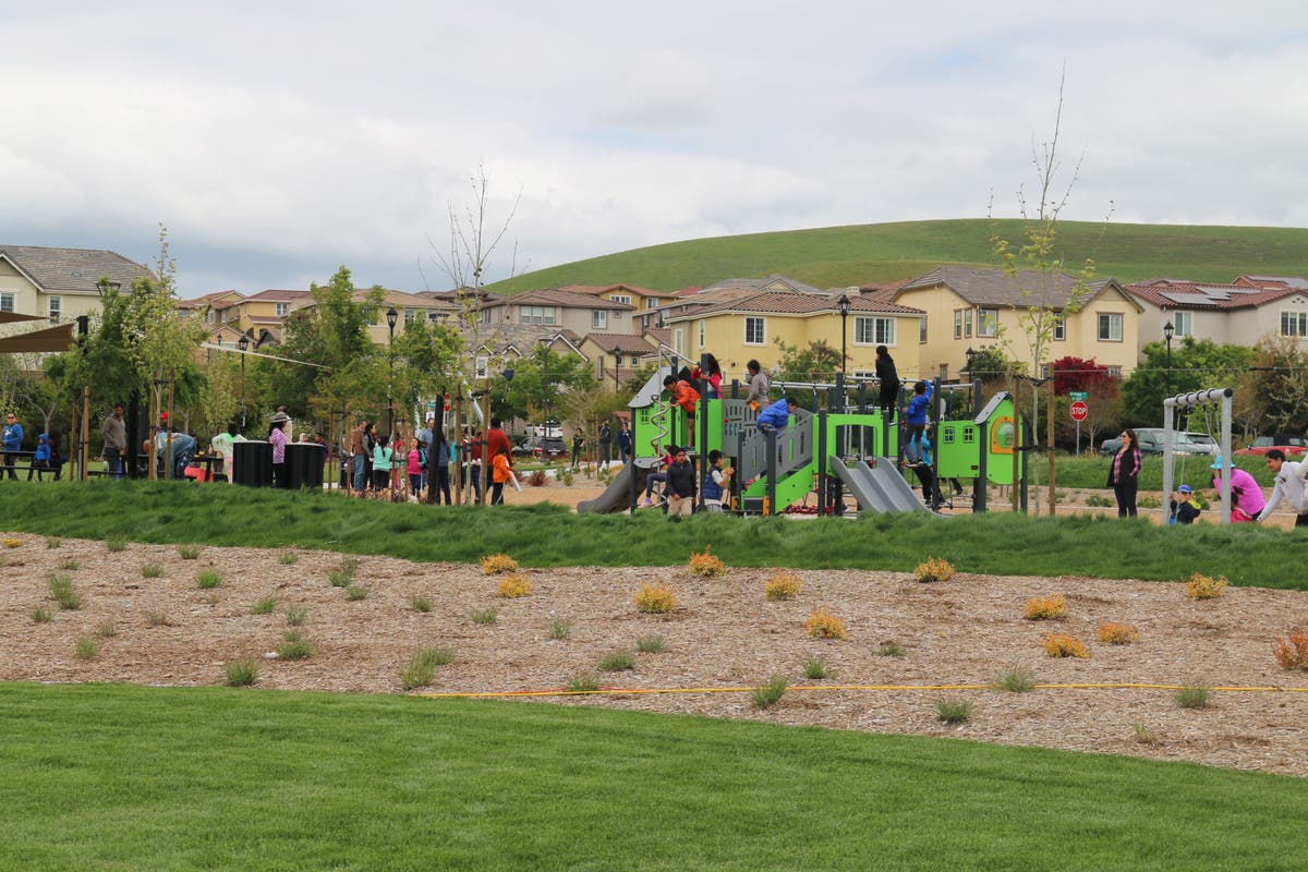 Park play structure