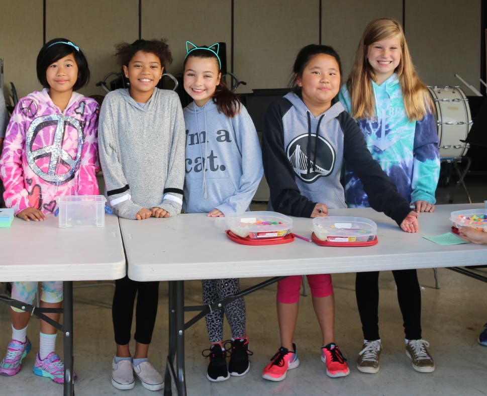 5th Grade Volunteers at Dashin' Dolphins 5th Grade Volunteers at Dashin' Dolphins