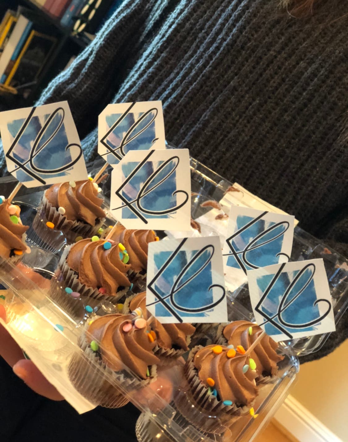 Lapis Lazuli Logo cupcakes