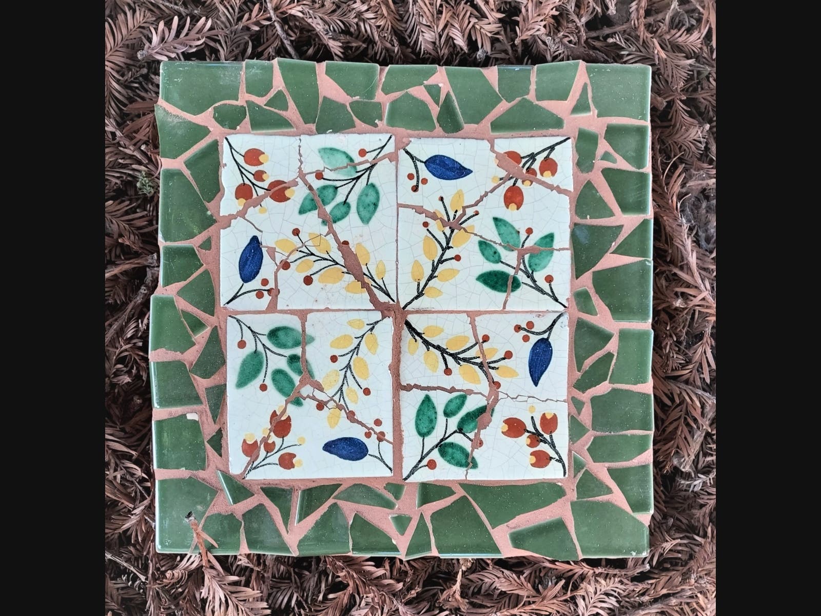 Beautify your garden with this lovely steppingstone, made of earthen material, appropriately so.