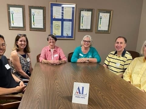 Volunteers from Shartsis Friese Law Firm LLP (l) Joe Soliman and Kathy Bryski (also an Advisory Council member) and (r) Peter Aitelli and Renee Aitelli “share insights” with Corporate Partners Co-Chair Pam Pitts and Chapter President Veronica Gant.