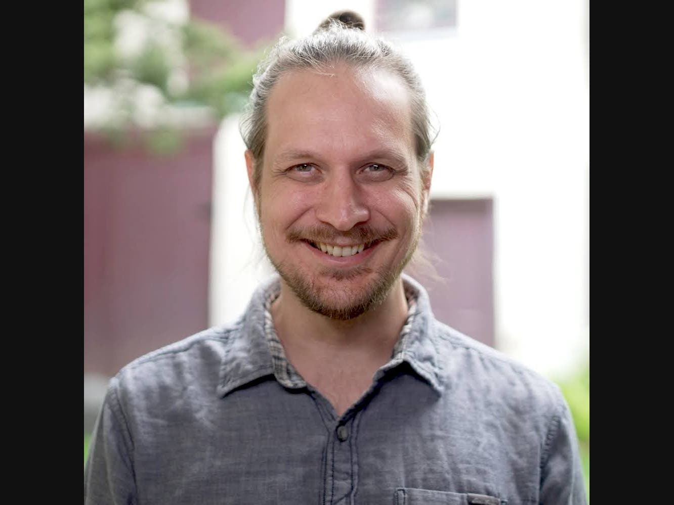 Quaker online media entrepreneur, Jon Watts,  is a member of Central Philadelphia Friends Meeting in center city, and the executive director of Thee Quaker Project, a 21st century Quaker media company. 