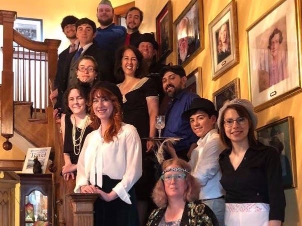 An array of suspects is ready for guest detectives to determine which one is a murderer!