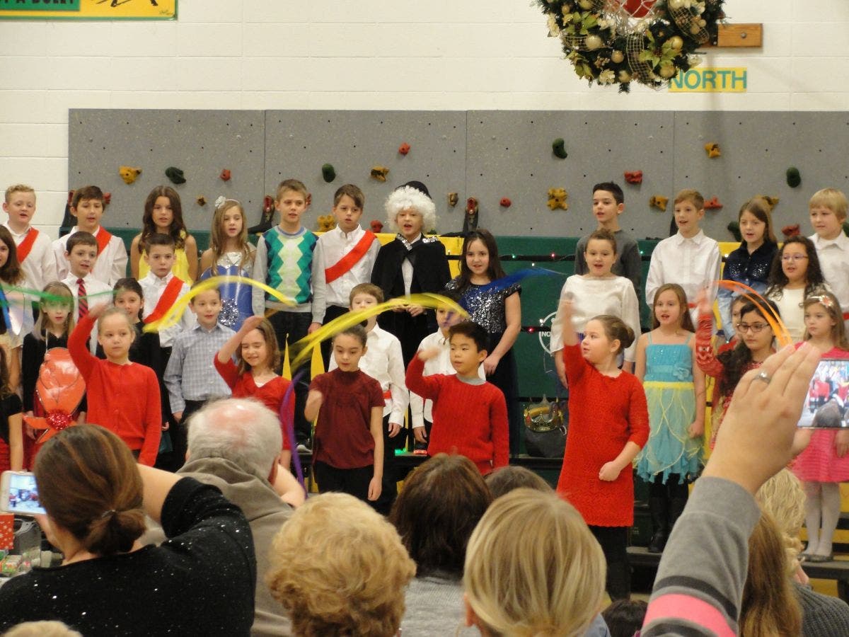 Goodings Grove 3rd graders delight friends, family with holiday classic