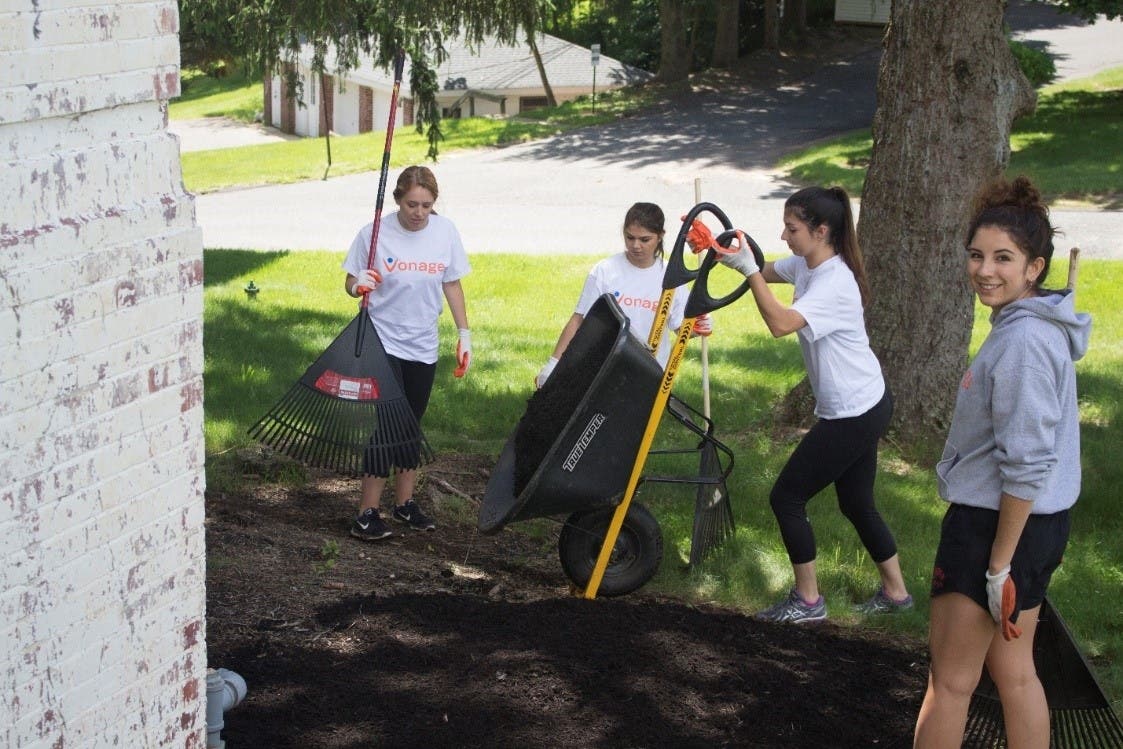 Vonage Volunteers at Collier Youth Services