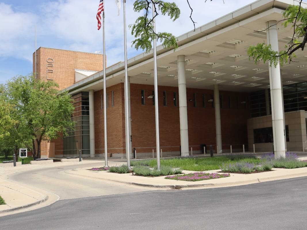 Orland Park Public Library, 14921 S. Ravinia Avenue