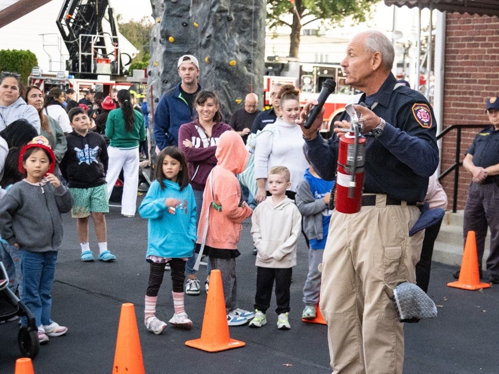 EMFD officials demonstrated the use of fire extinguishers at last year’s open house, a highly popular, free community event open to all residents of the East Meadow Fire District. 