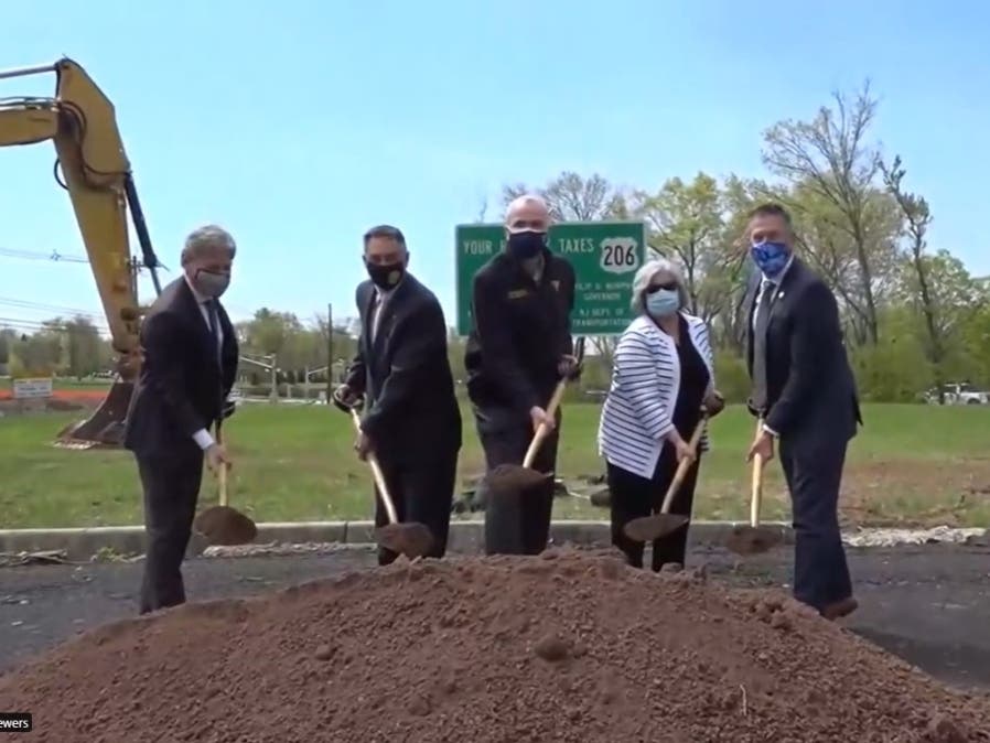 Governor Phil Murphy, Assemblyman Andrew Zwicker, New Jersey Department of Transportation (NJDOT) Commissioner Diane Gutierrez-Scaccetti, Congressman Tom Malinowski, and Hillsborough Mayor Shawn Lipani break ground on the Route 206 project.