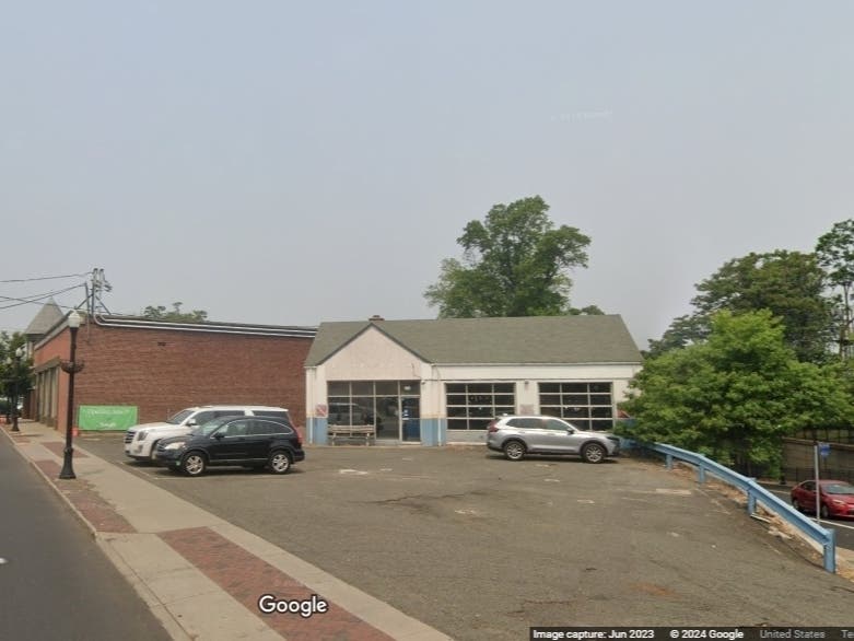 The long-vacant former Mr. Good Lube property is on the corner of South Avenue and Central Avenue in Westfield.