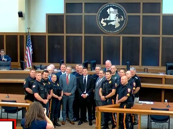 Justin Fisher (center).