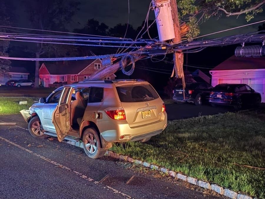 Driver Crashes Into Utility Pole, Mailbox In Bridgewater | Bridgewater ...