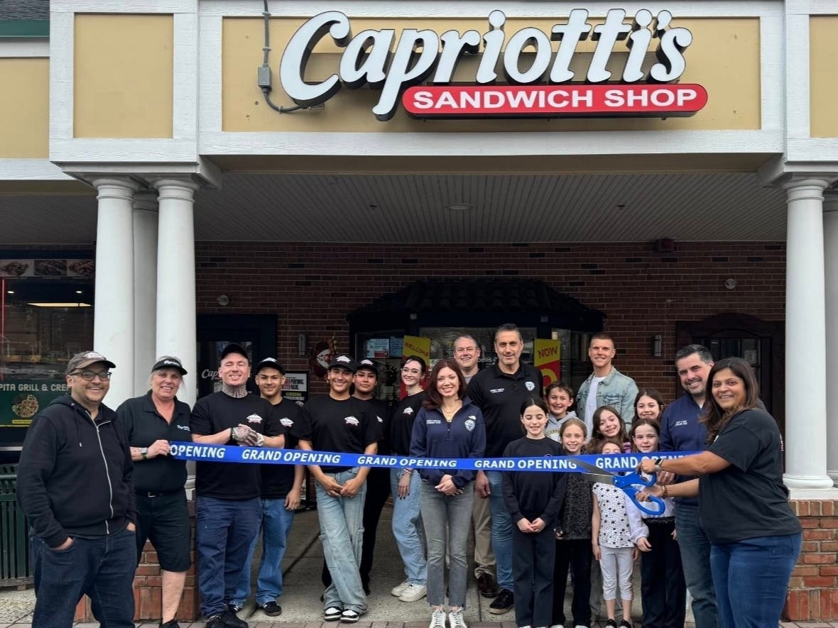 The Warren Township Committee attended the ribbon-cutting yesterday to celebrate the soft opening of Capriotti’s Sandwich Shop, located at 68 Mountain Boulevard.