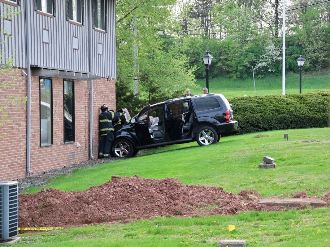 SUV Crosses Route 22, Hits 3 Cars Before Crashing Into Building In Bridgewater: Police