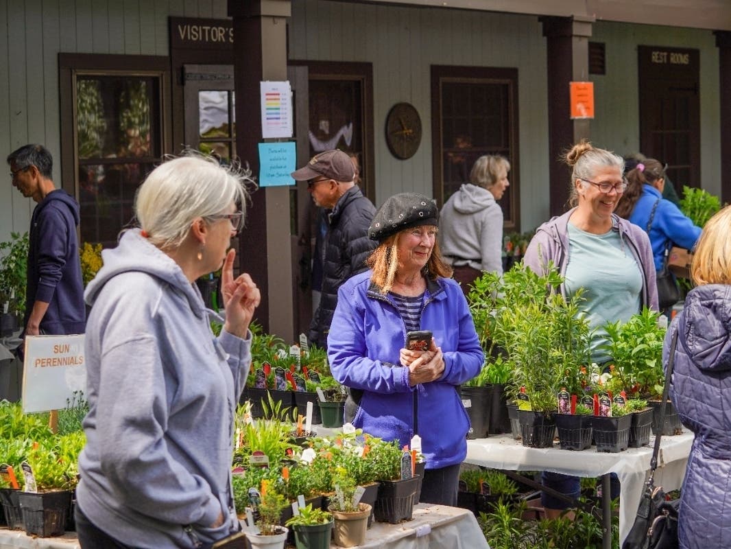 Somerset County residents looking to refresh their yards for spring will have several options during Arbor Day weekend through events hosted by the Somerset County Park Commission.