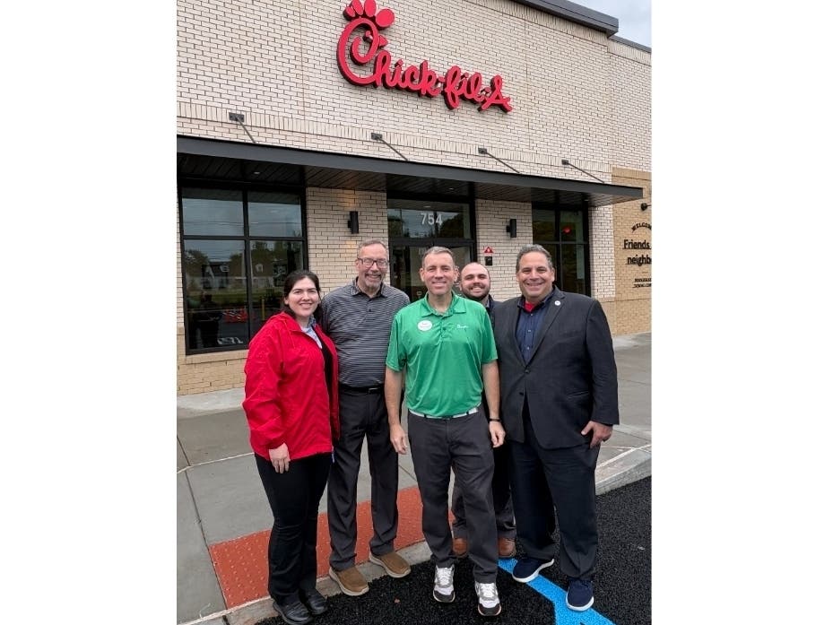 Councilman Michael Kirsh recently met with Chick-fil-A Owner/Operator Paul Daniels and his team ahead of the restaurant’s highly anticipated opening at Bridgewater Towne Center. T