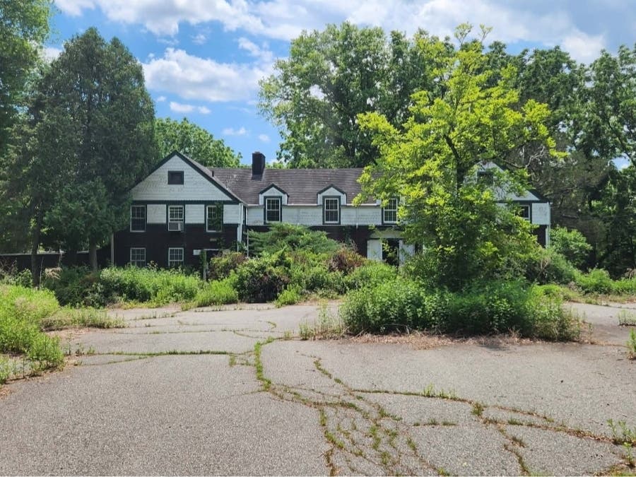 Bernards Township residents offered sharply different views on the future of the 99 Lord Stirling Road property at a recent Committee meeting.