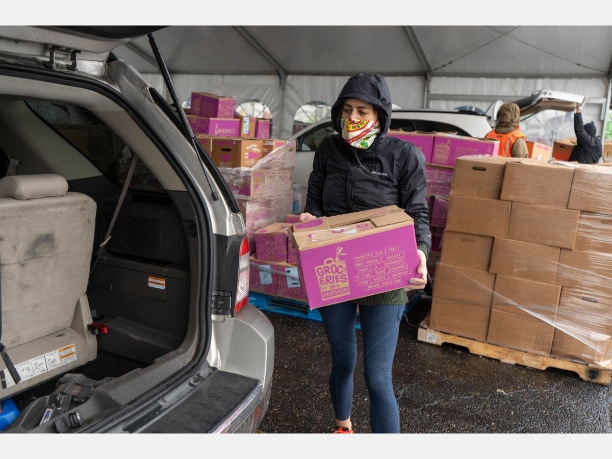 A volunteer disrtributes food to those facing food insecurity amid new coronavirus on April 4, 2020, in Austin, Texas.