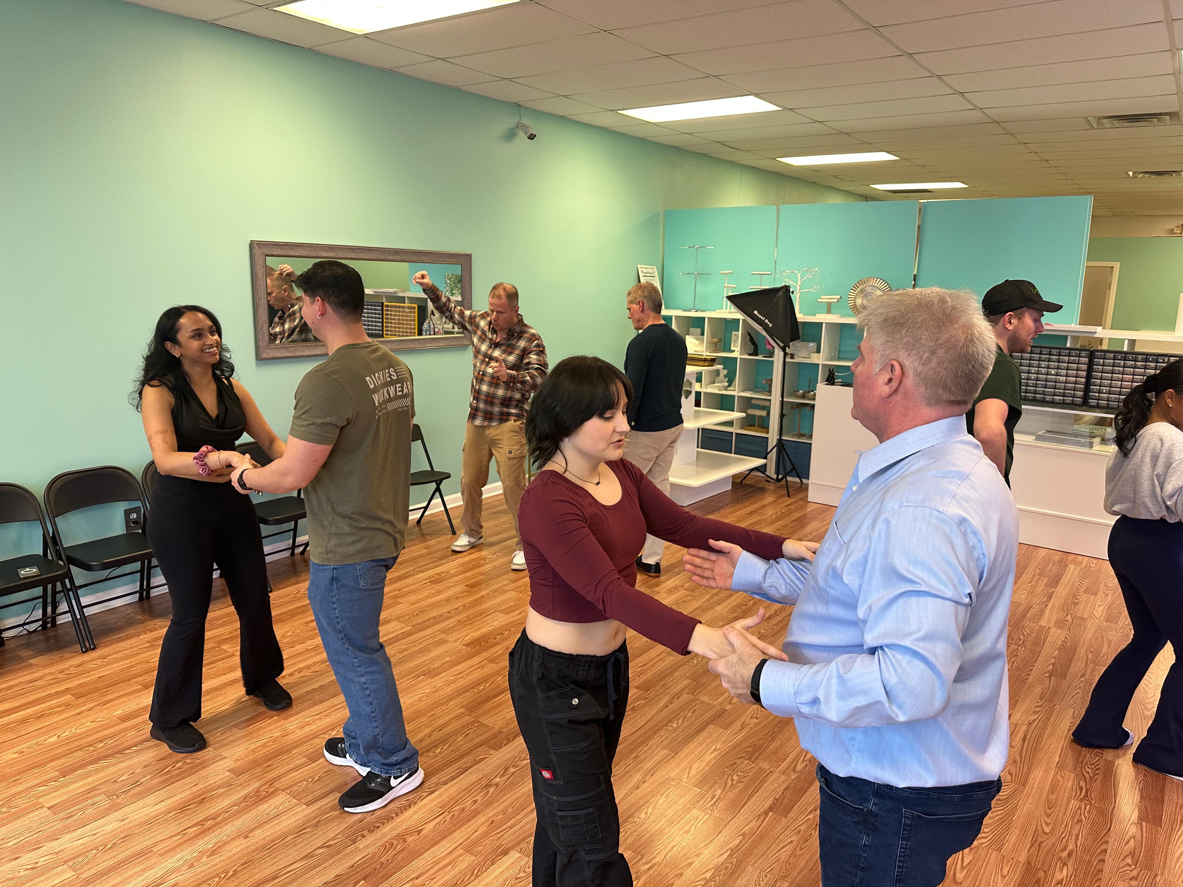 3hr Salsa Dance class - Beginner & Beyond Basic