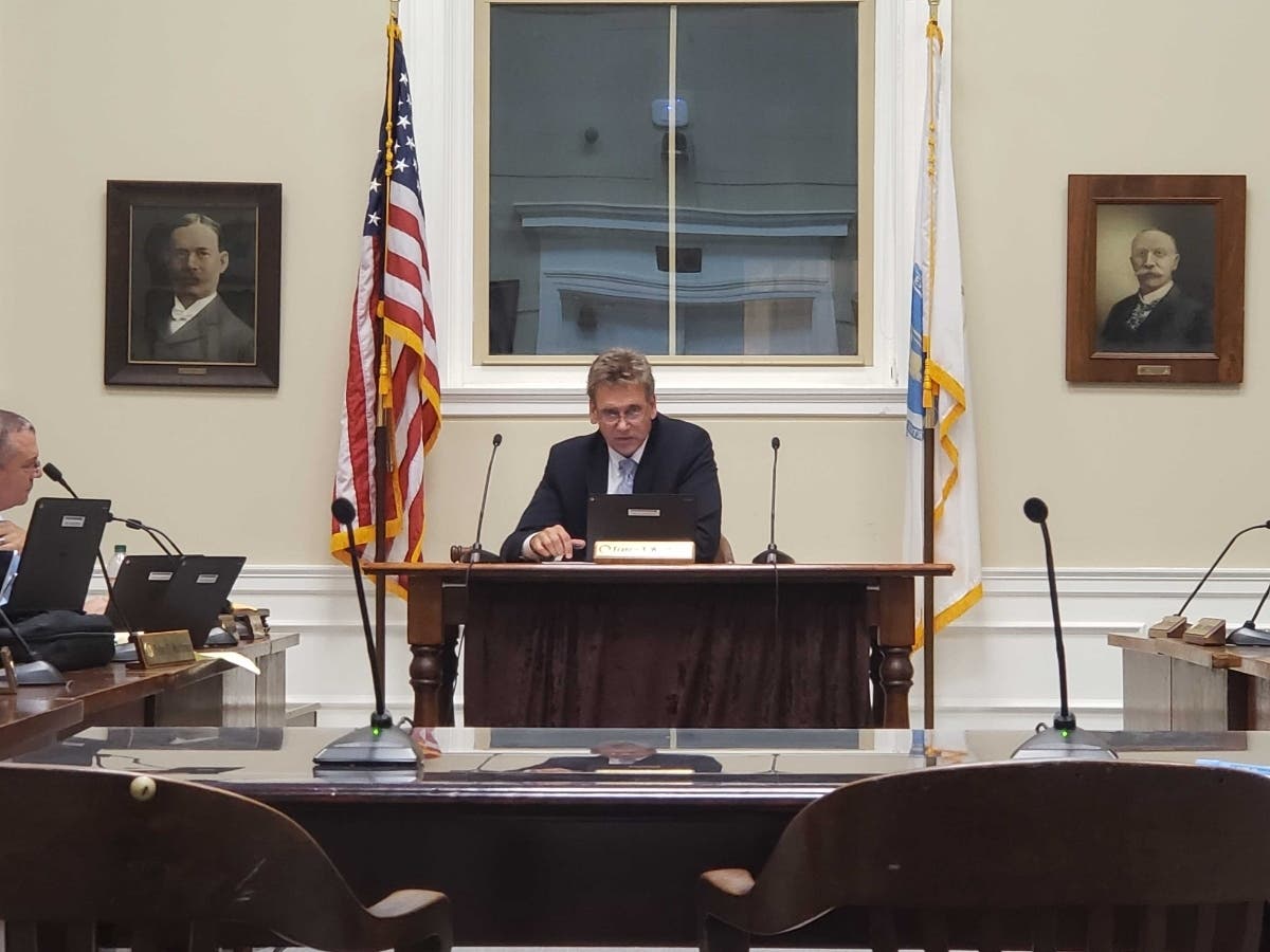 Alderman Frank Wright got just the amount of votes he needed to push through the plastic straw ordinance.