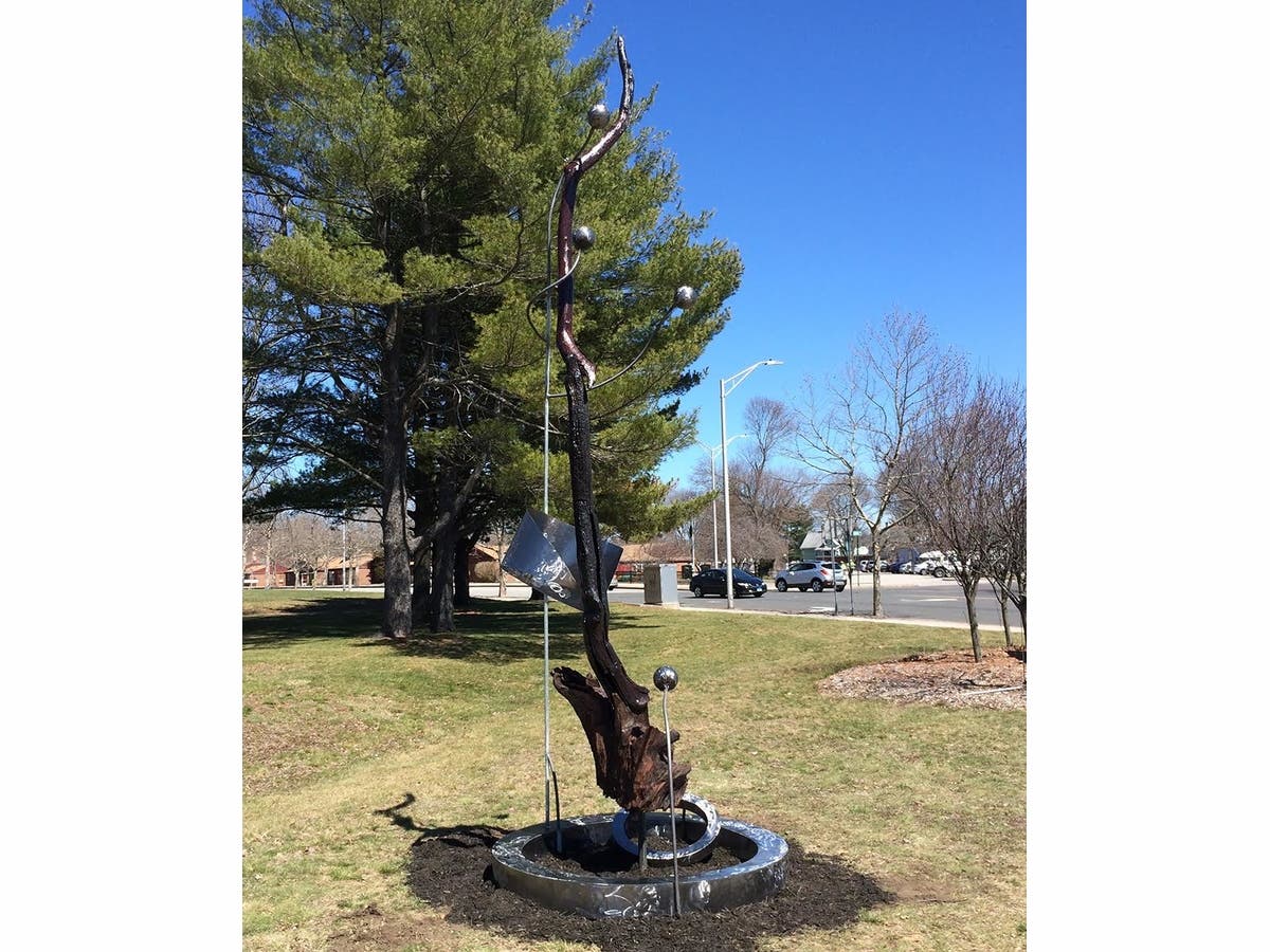 https://patch.com/img/cdn20/users/22878689/20170602/044225/styles/raw/public/article_images/old_lyme_sculpture_1-1496435960-8367.jpg