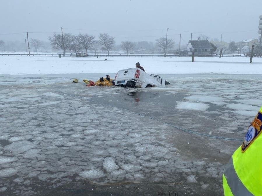 https://patch.com/img/cdn20/users/22878689/20210202/024655/styles/patch_image/public/stamford-fire-rescue-2-february-01-2021___02144622576.jpg