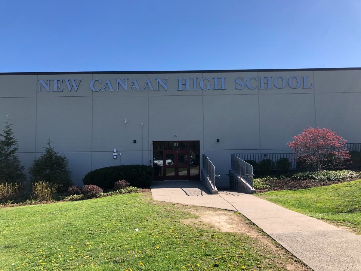 A local high school organization encourages boys and their parents to put down their devices and connect with each other through community service.