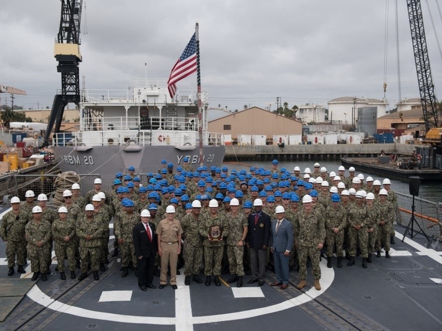 Members of the Navy League and Sailors stationed aboard the guided-missile destroyer USS Dewey (DDG 105) pose for a photo on the flight deck after the Spokane Trophy presentation. 