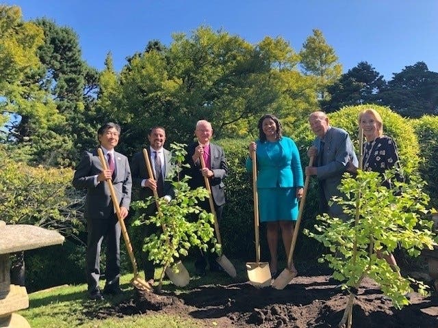 Deputy Counsel General Kazuhiro Uryo, Japan; SFRPD  General Manager Phil Ginsburg;  President/Founder of URI, The Right Rev.  William E. Swing; San Francisco Mayor London Breed; former U.S. Secretary of State George Shultz; Dame Charlotte Malliard Shultz.