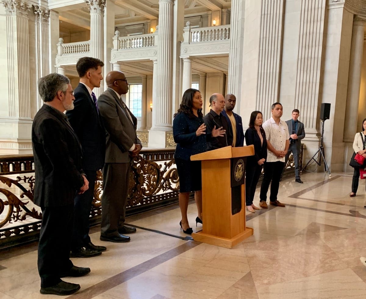 San Francisco city and San Francisco Unified School  District officials to keep public schools open.