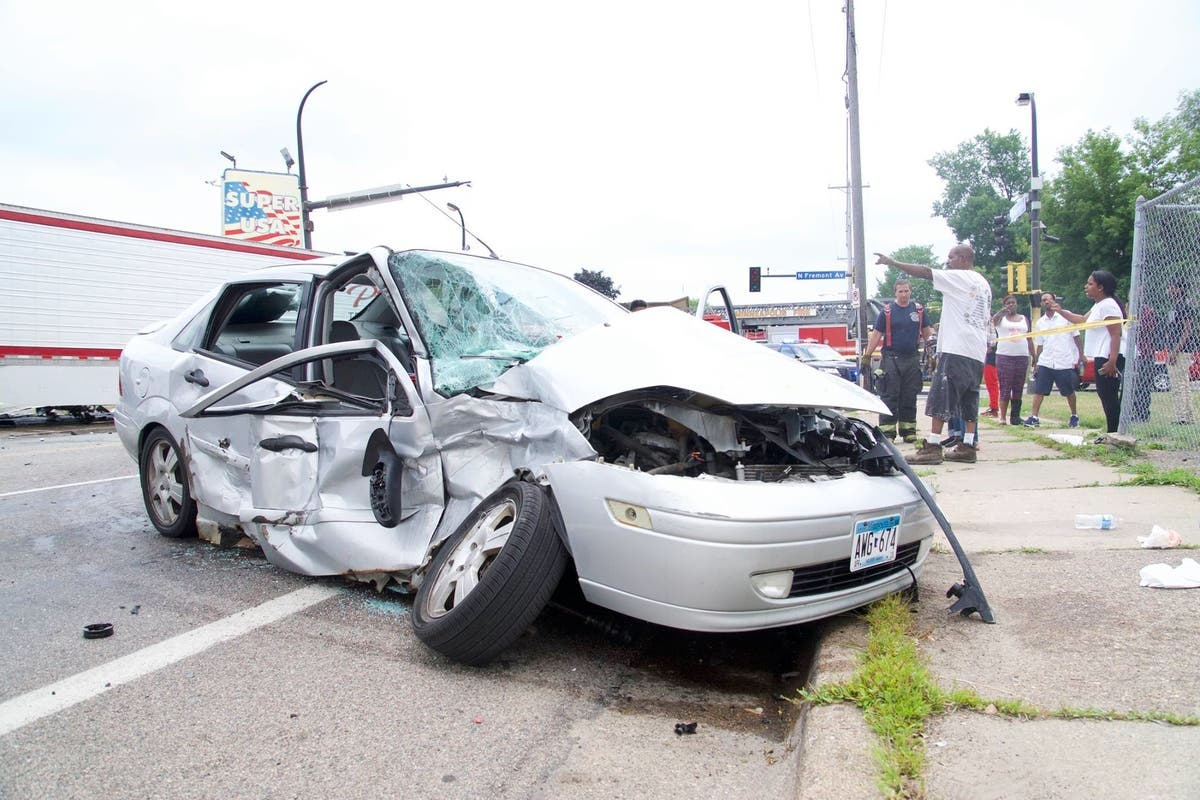 Semi Runs Red Light, Crashes Into Car In Minneapolis: Police ...