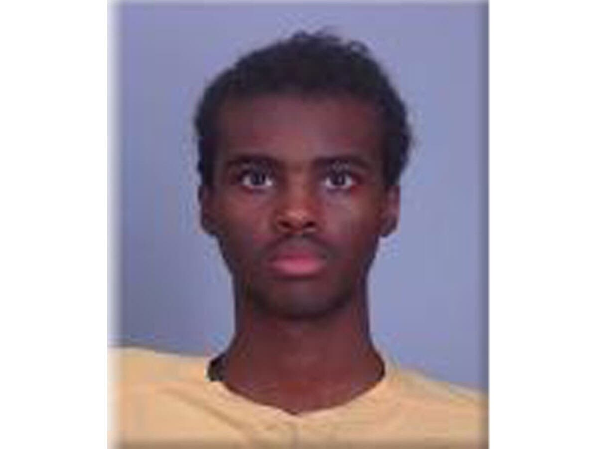 Sheikhdoon Abdullahi Mohamud was arrested at gunpoint Tuesday in Richfield, right after he paid $600 in cash to an undercover FBI employee for an AK-47 rifle, four 30-round magazines and 200 rounds of ammunition, according to court documents.