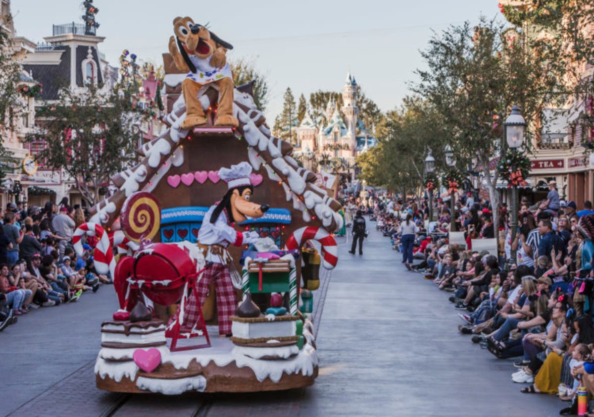 https://patch.com/img/cdn20/users/22887534/20181120/074319/styles/raw/public/processed_images/a-christmas-fantasy-parade-11_2018_dl1295d-750x526-1542760816-2819.jpg