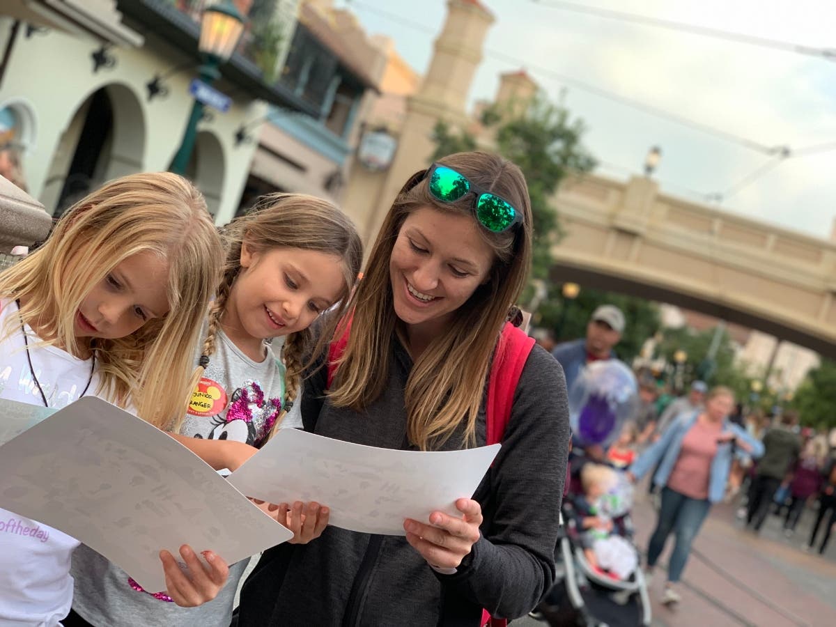 Disneyland Resort's Eggstravaganza egg hunt!